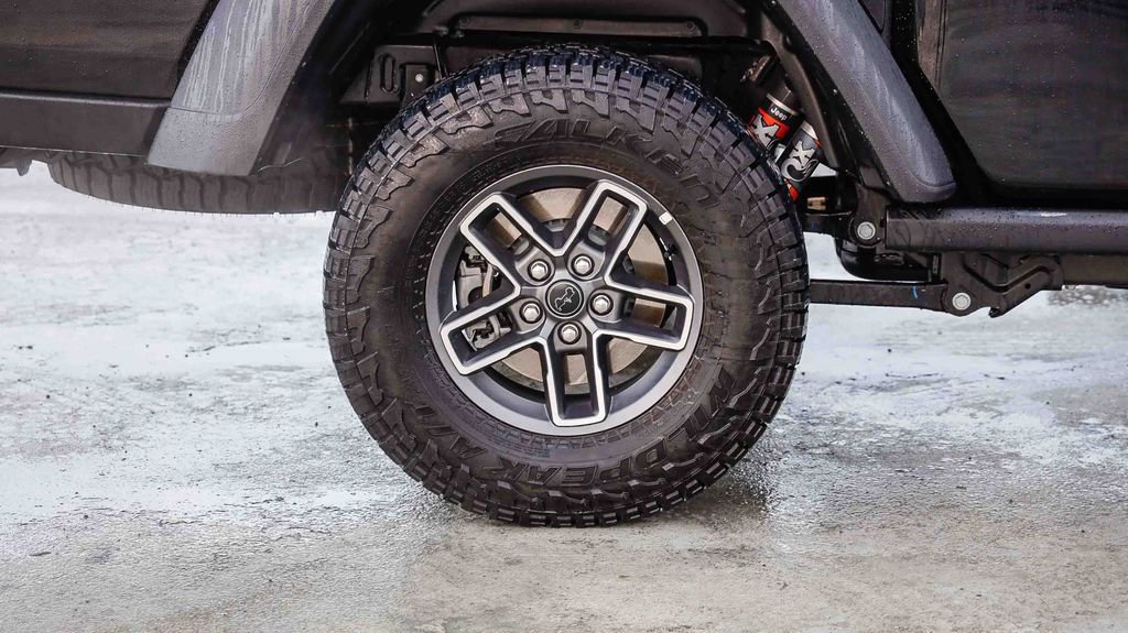 Used 2025 Jeep Gladiator Mojave image 12