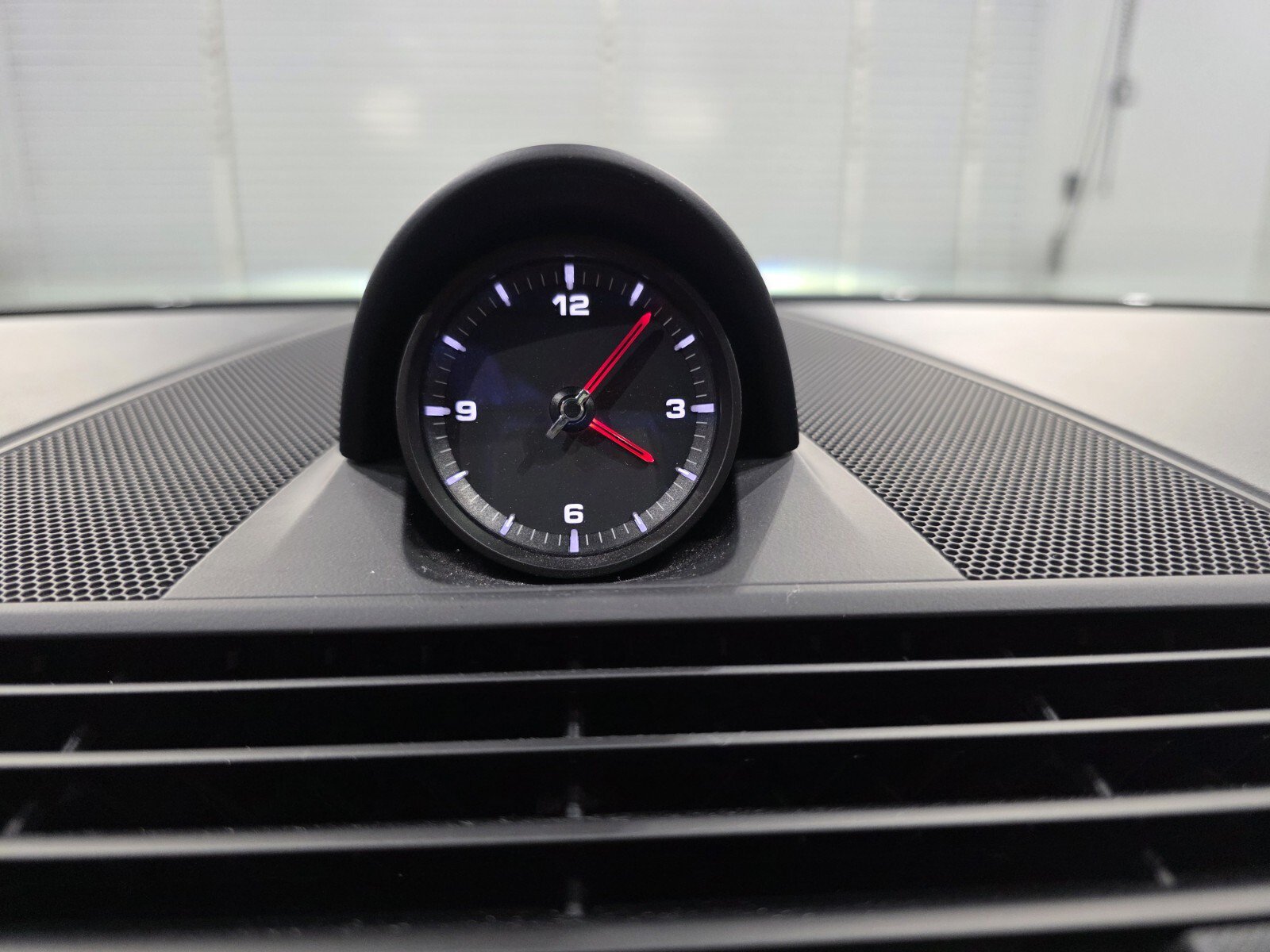 Used 2023 Porsche Panamera RWD image 18