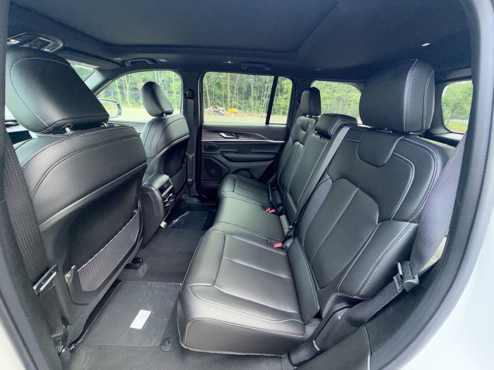 New 2026 Jeep Grand Cherokee Limited w/ Limited Altitude Package AWD/4WD image 25
