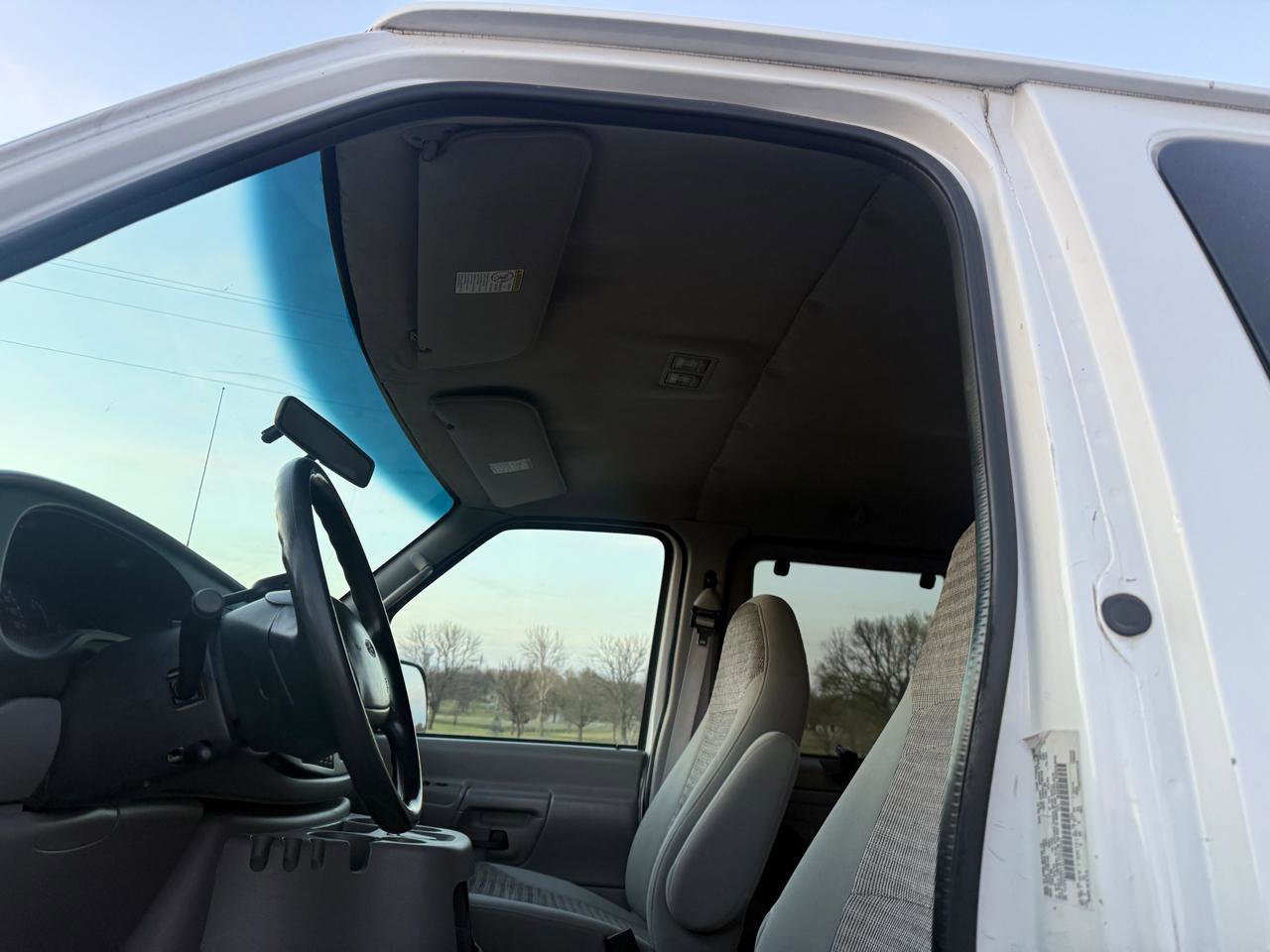 Used 2001 Ford E-350 and Econoline 350 Club Wagon image 11