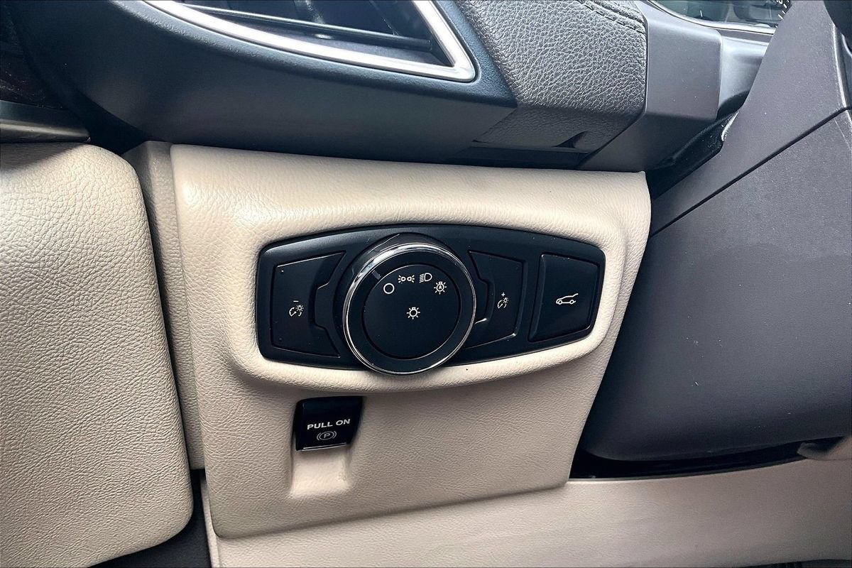 Used 2016 Lincoln MKX Select w/ Select Plus Package AWD/4WD image 27