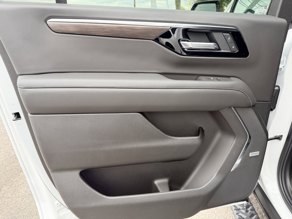 New 2026 Chevrolet Suburban Z71 w/ Comfort Package image 35