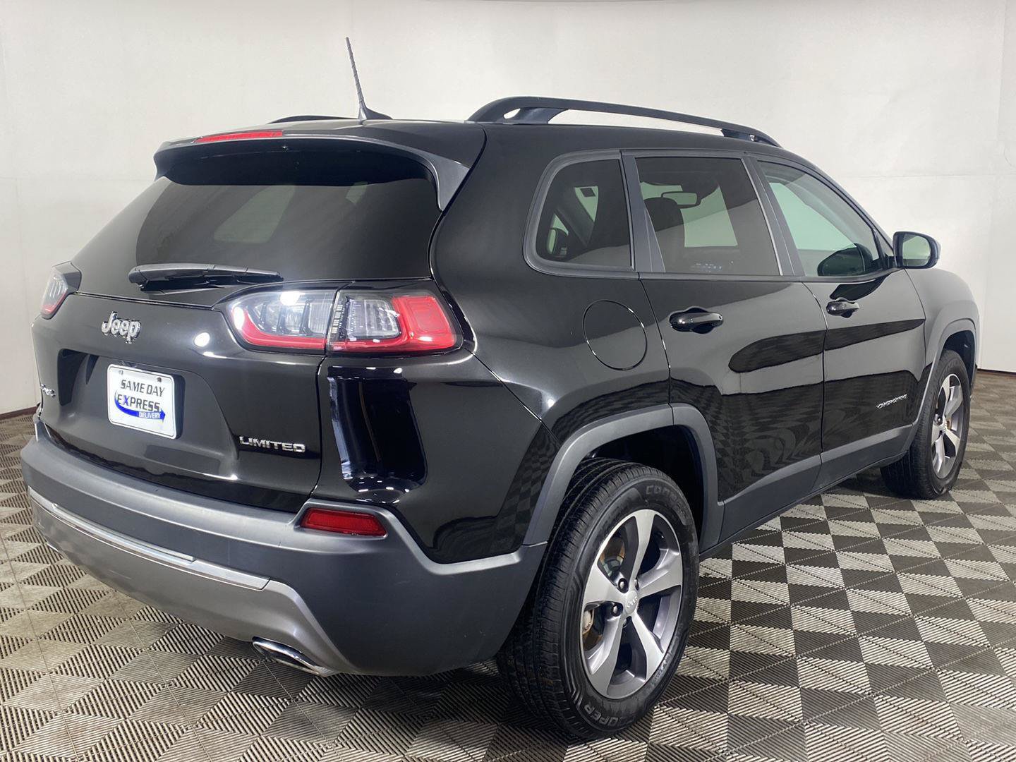 Used 2022 Jeep Cherokee Limited AWD/4WD image 6