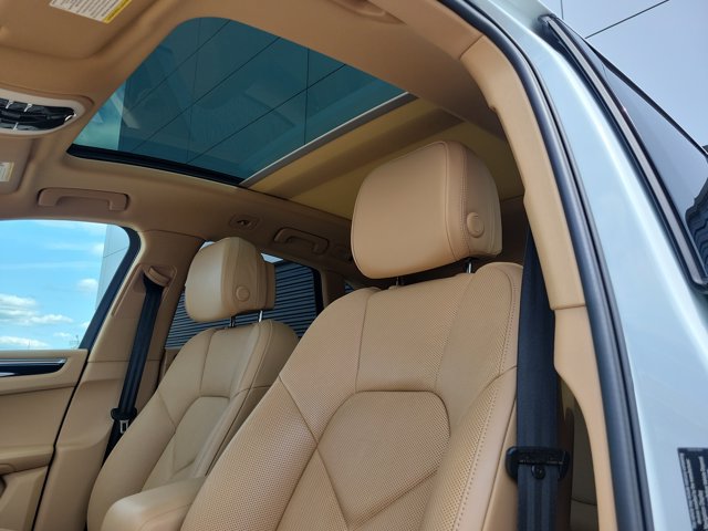 Certified 2016 Porsche Macan S AWD/4WD image 38