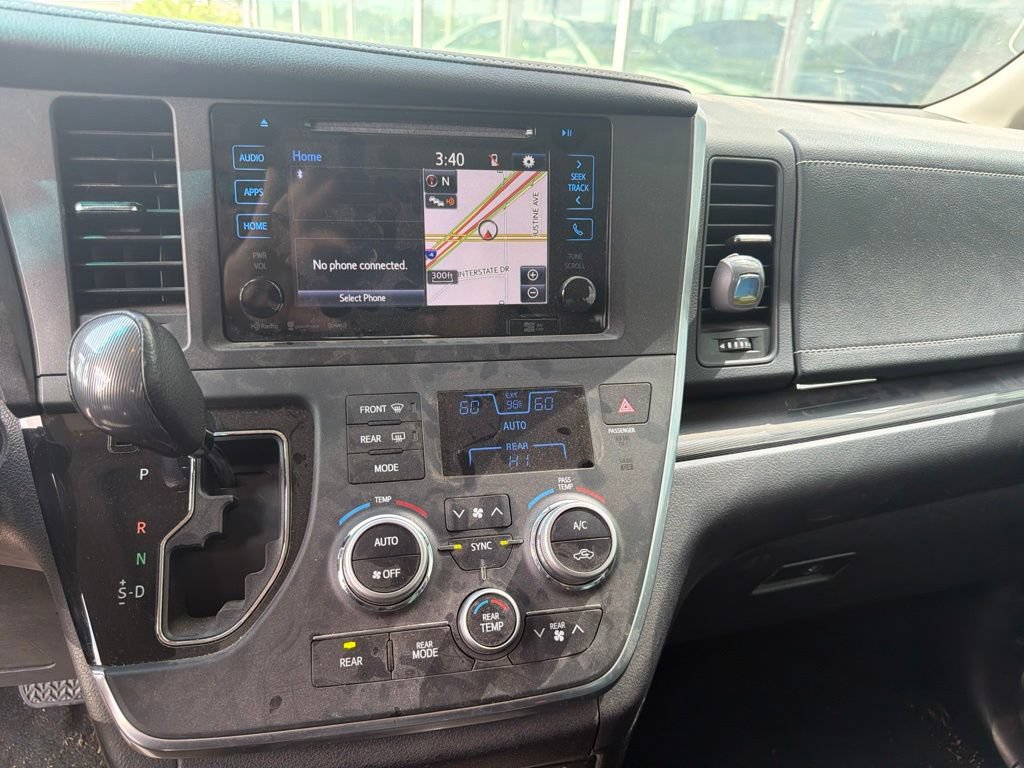 Used 2016 Toyota Sienna SE w/ SE Preferred Package FWD image 11