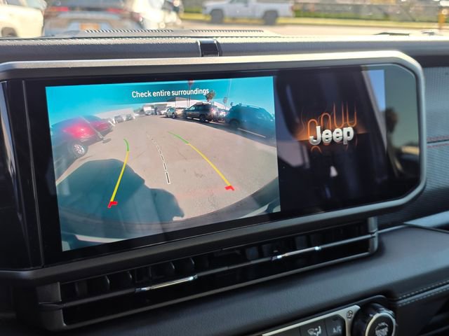 Used 2025 Jeep Wrangler Unlimited Rubicon w/ Convenience Group AWD/4WD image 30