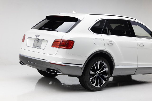 Used 2017 Bentley Bentayga image 39