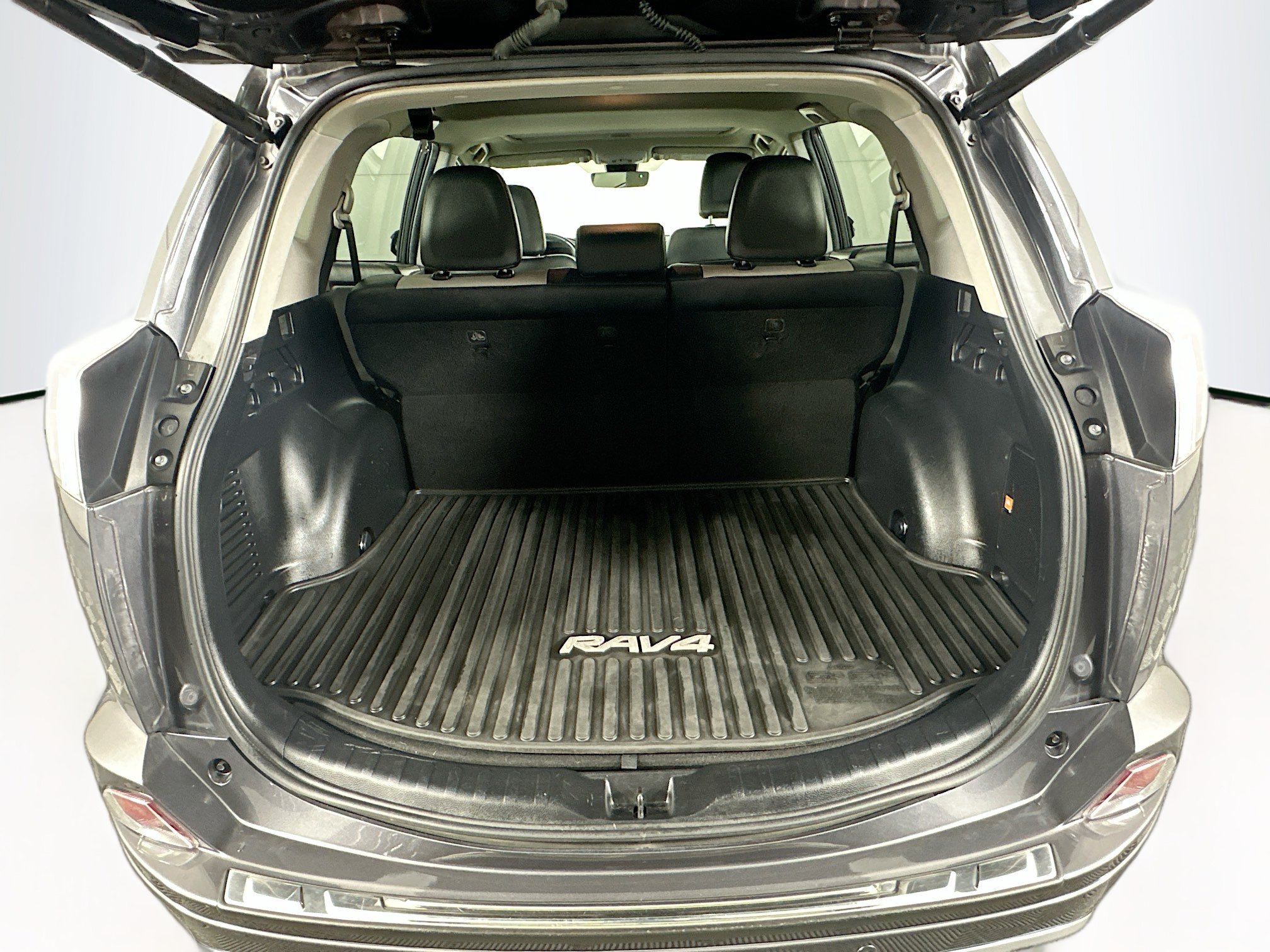 Used 2017 Toyota RAV4 Platinum w/ Cargo Management Package FWD image 29