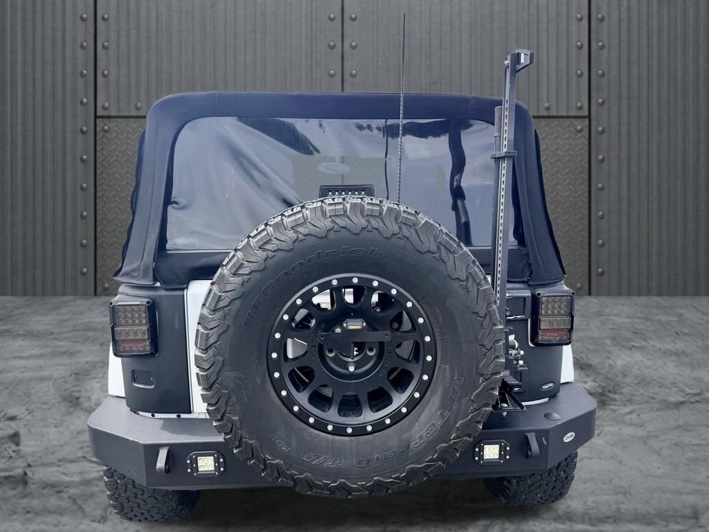 Used 2015 Jeep Wrangler Sahara w/ Connectivity Group AWD/4WD image 4