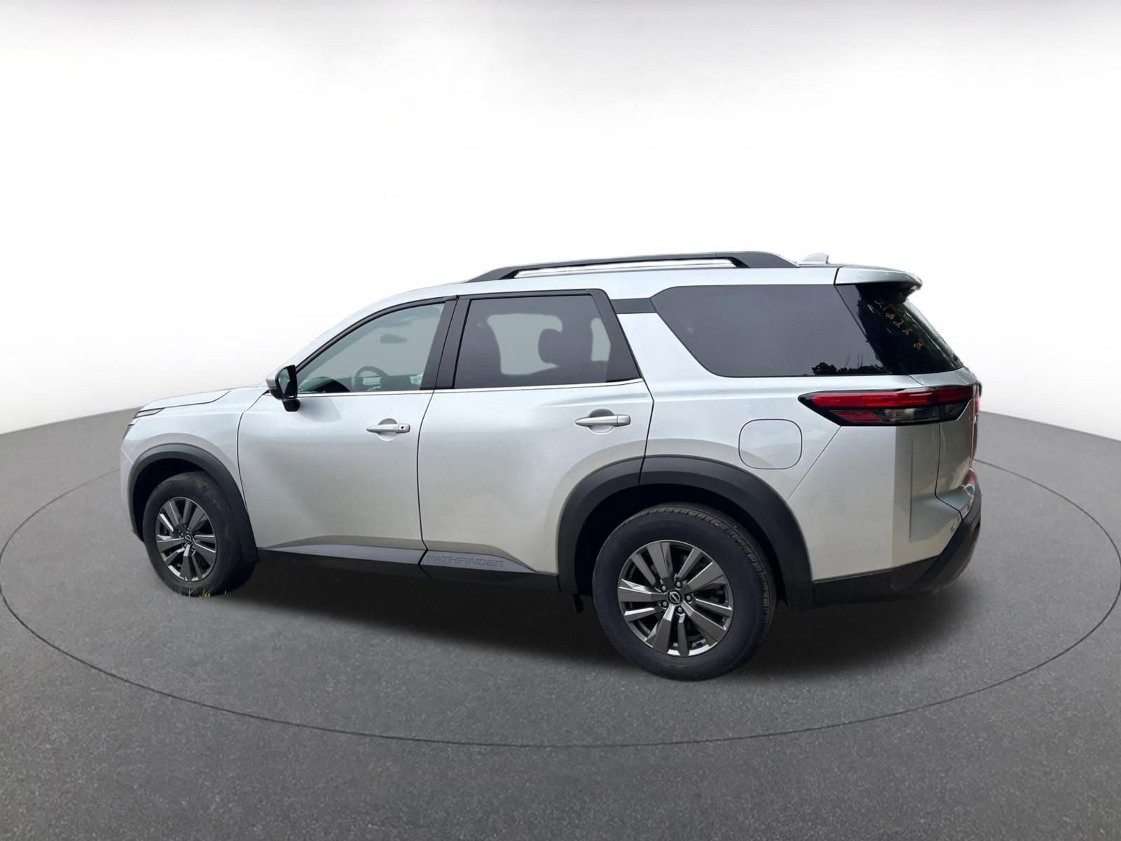 Used 2025 Nissan Pathfinder SV AWD/4WD image 8