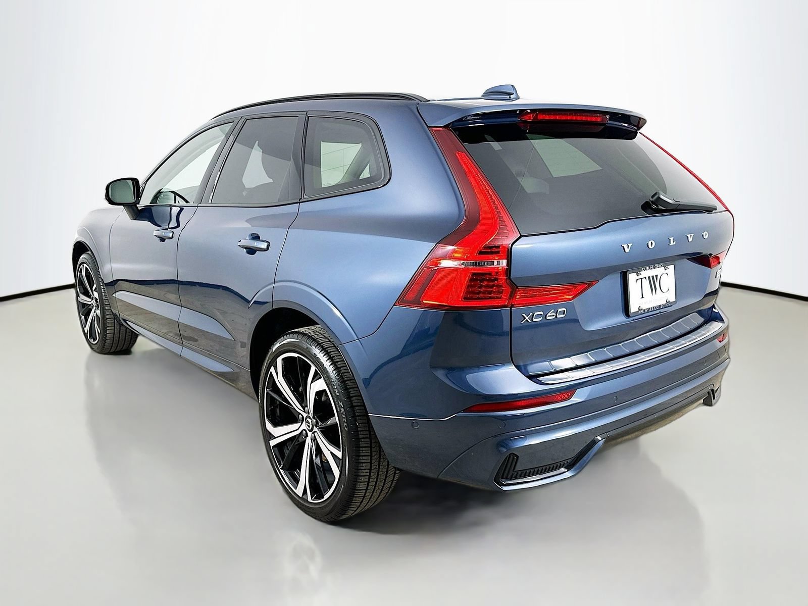 Used 2025 Volvo XC60 B5 Ultra w/ Protection Package Premier AWD/4WD image 7