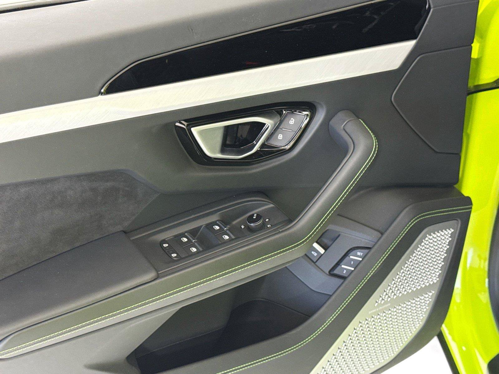 Used 2024 Lamborghini Urus S AWD/4WD image 13