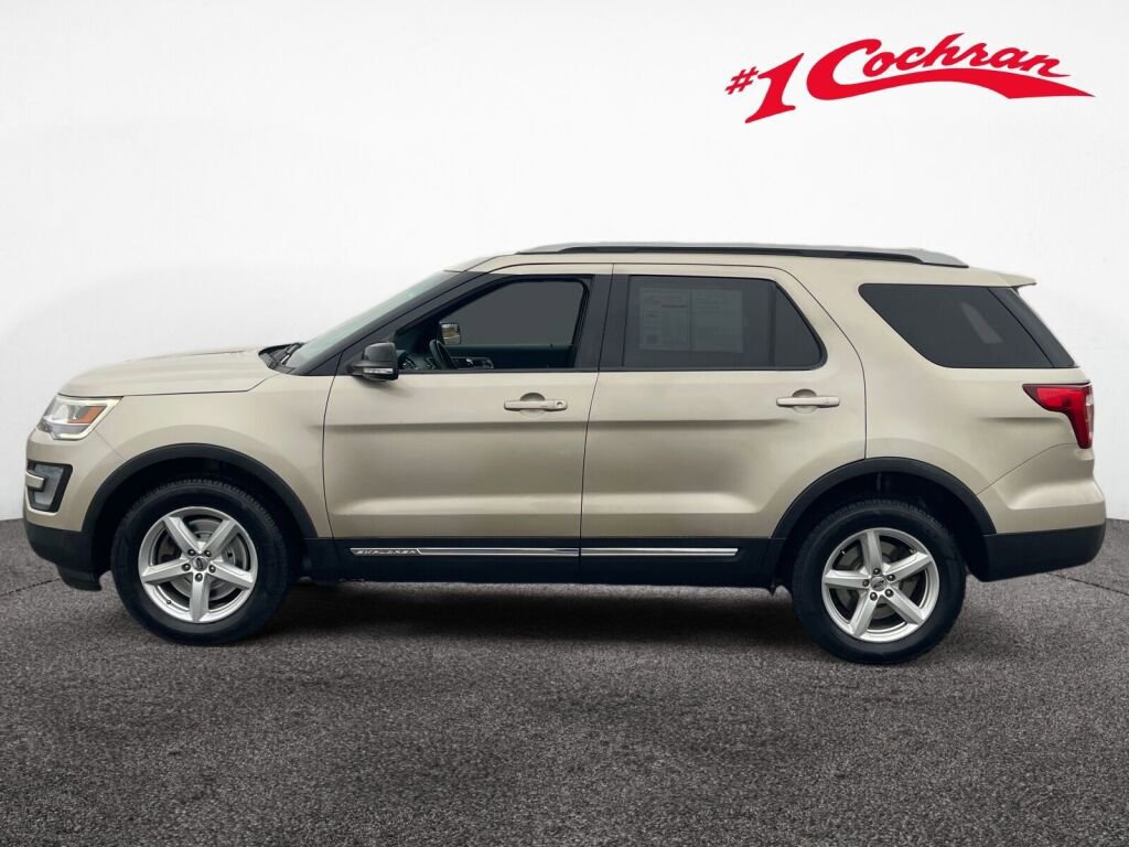 Used 2017 Ford Explorer XLT image 16