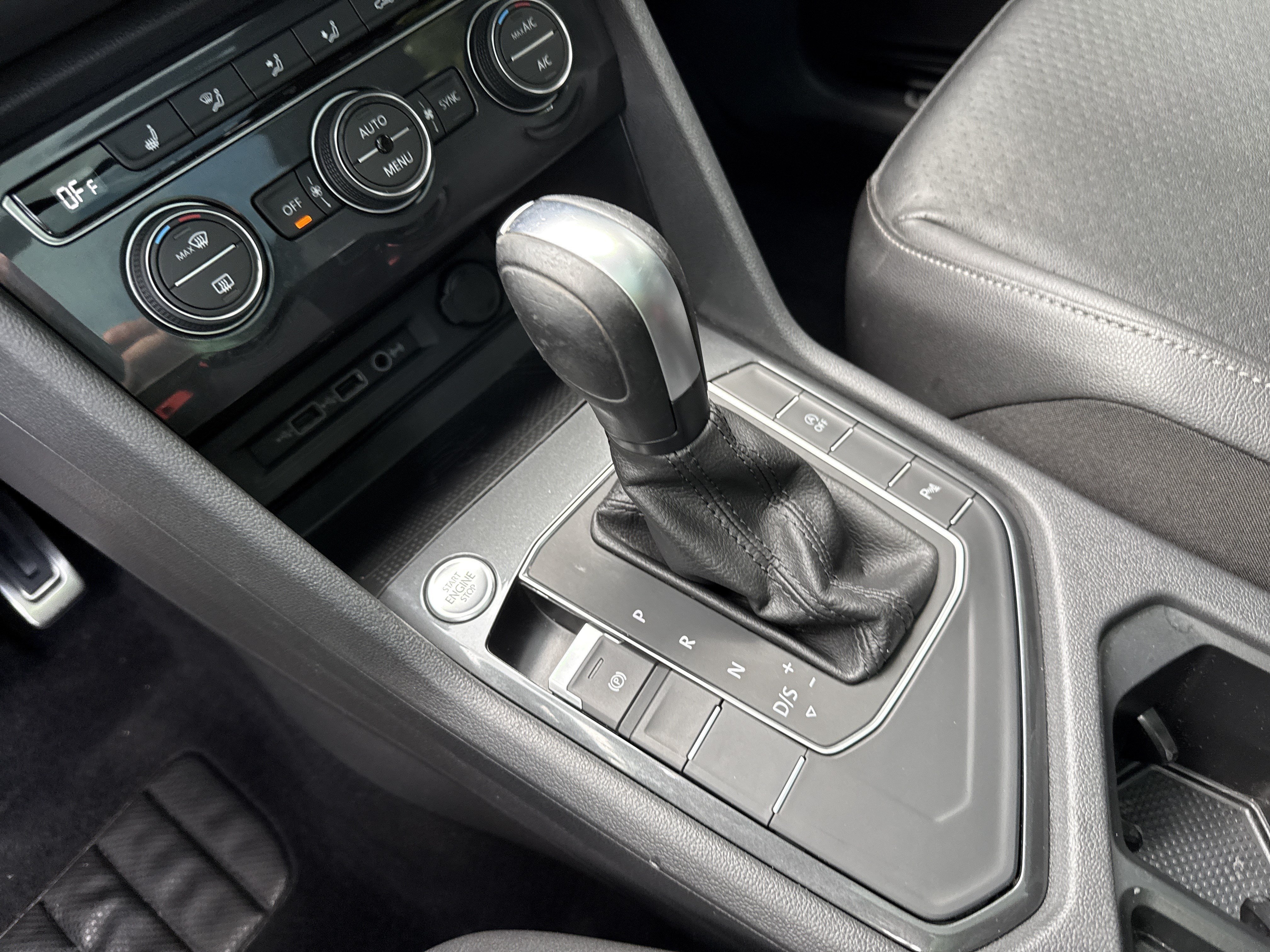 Used 2020 Volkswagen Tiguan SE R-Line FWD image 29