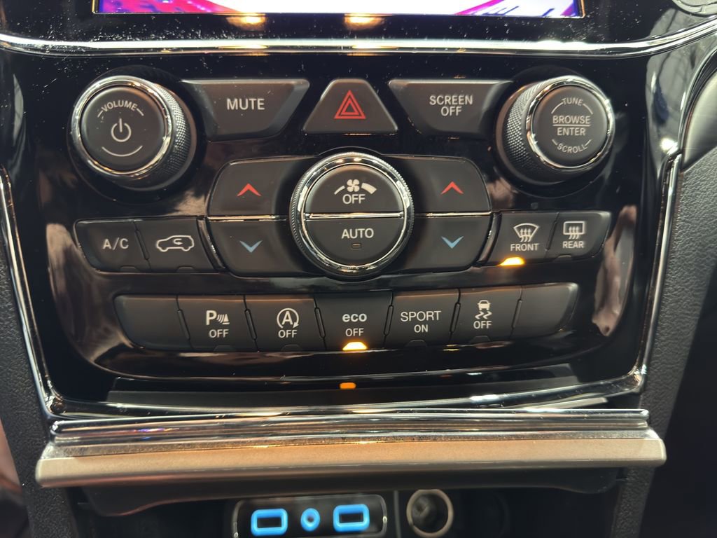 Used 2019 Jeep Grand Cherokee Laredo w/ Laredo X Package image 33