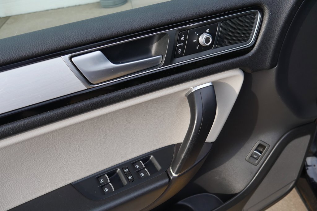 Used 2017 Volkswagen Touareg Wolfsburg Edition image 5