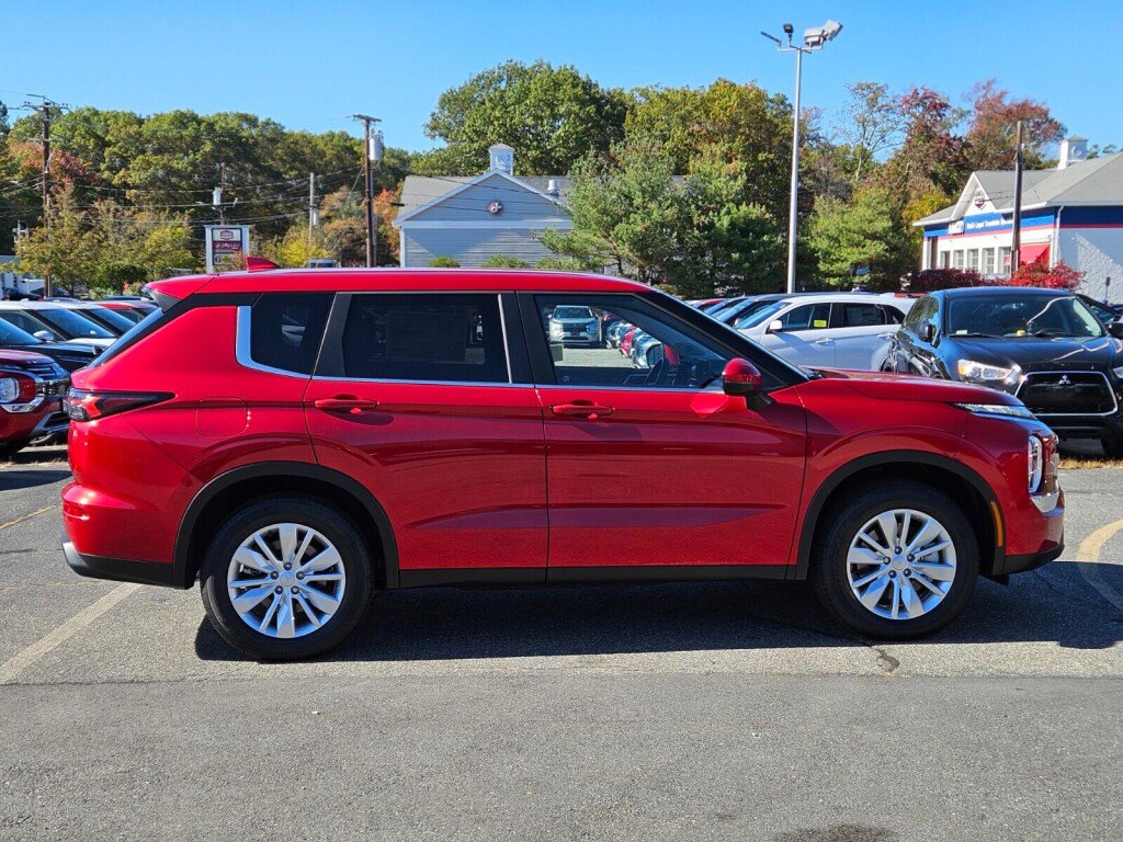 New 2025 Mitsubishi Outlander ES image 6