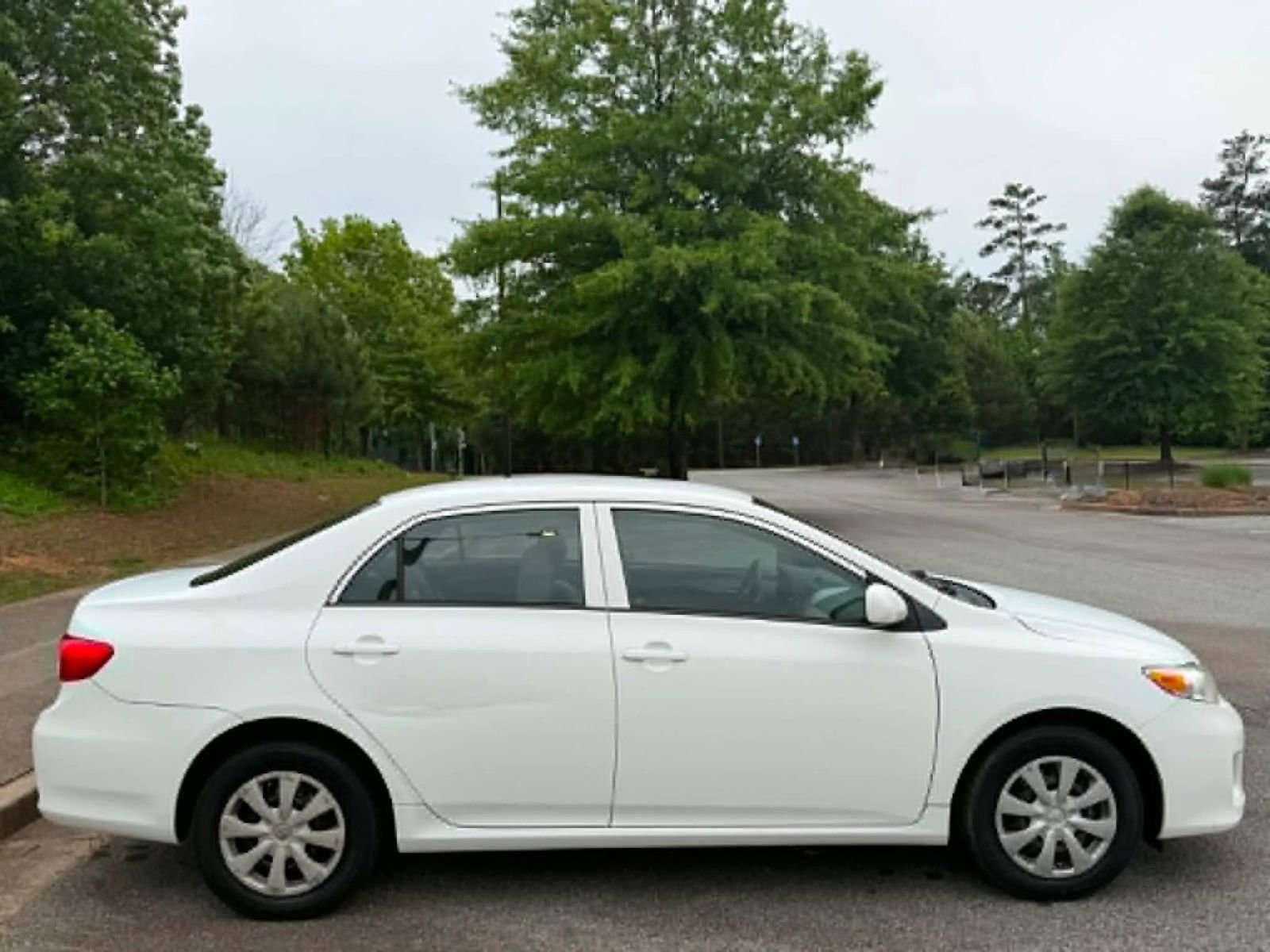 Used 2012 Toyota Corolla L FWD image 16