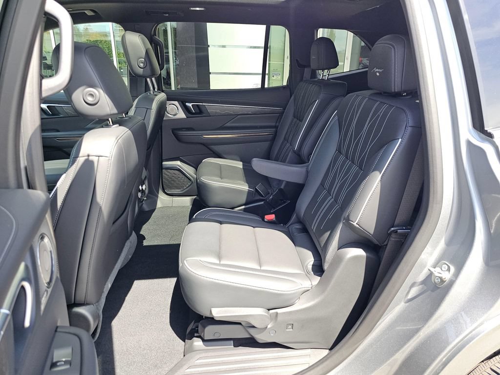 Used 2025 Buick Enclave Avenir w/ Super Cruise Package AWD/4WD image 17