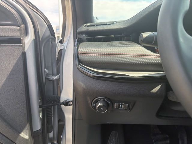 Used 2025 Jeep Compass Trailhawk image 19