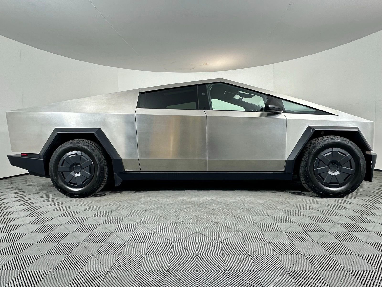 Used 2025 Tesla Cybertruck AWD Crew Cab image 36