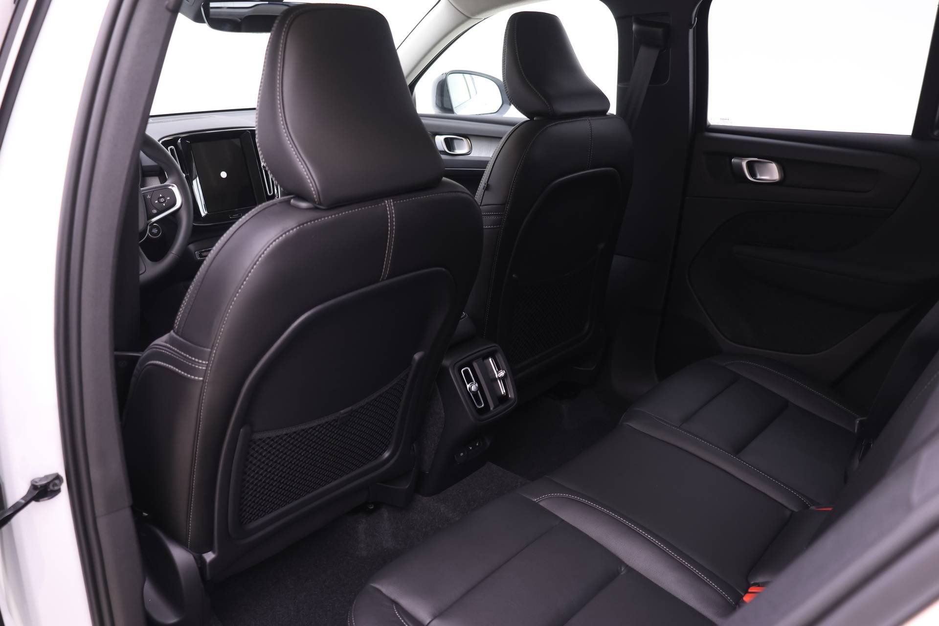 New 2026 Volvo XC40 B5 Plus w/ Climate Package AWD/4WD image 13