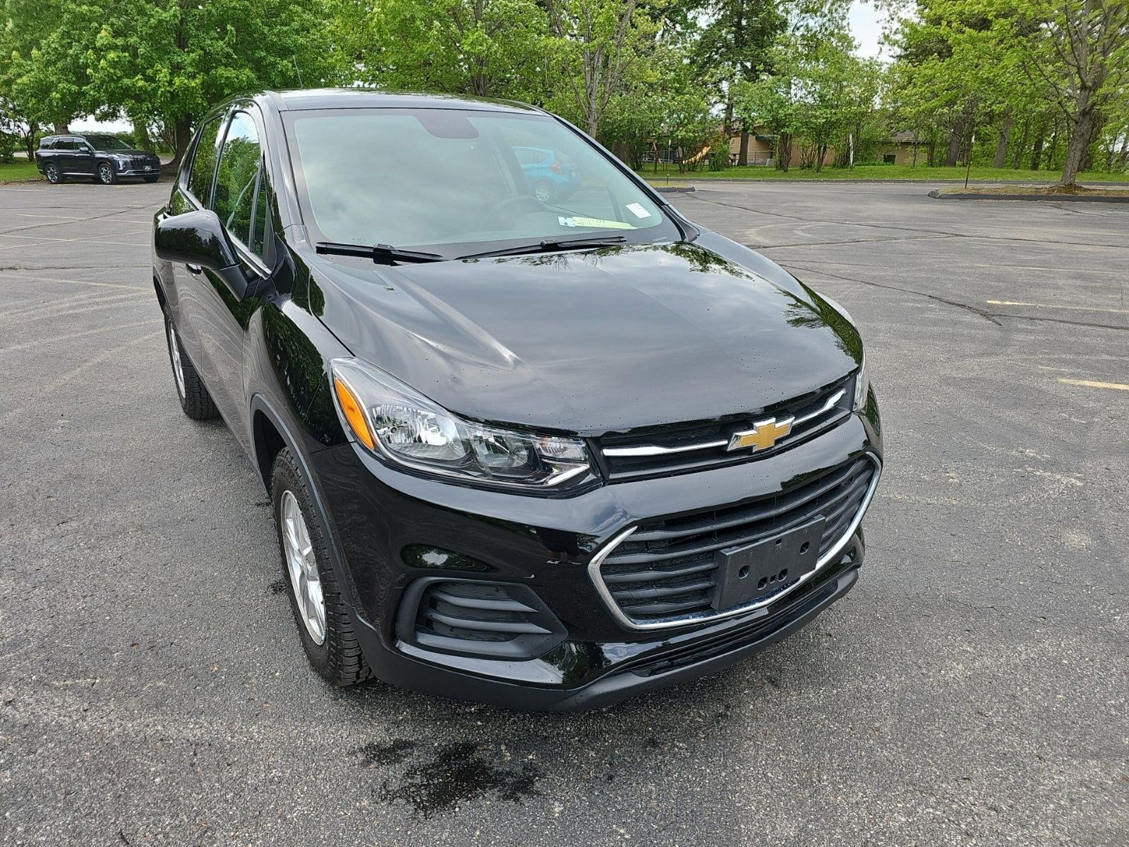 Used 2022 Chevrolet Trax LS w/ Tint and Cruise Package AWD/4WD image 8
