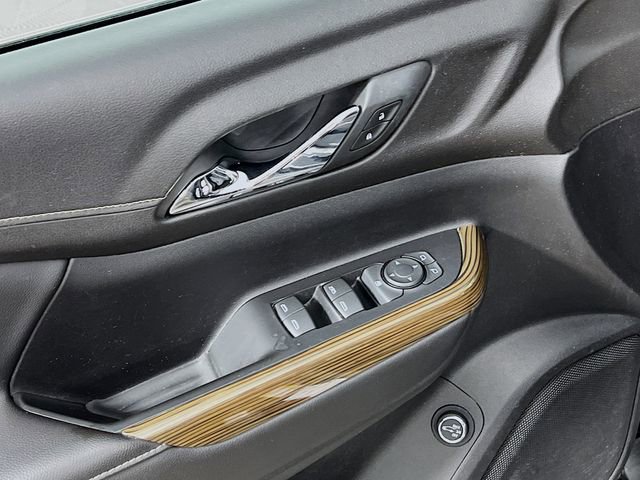 Used 2023 GMC Acadia SLE image 17