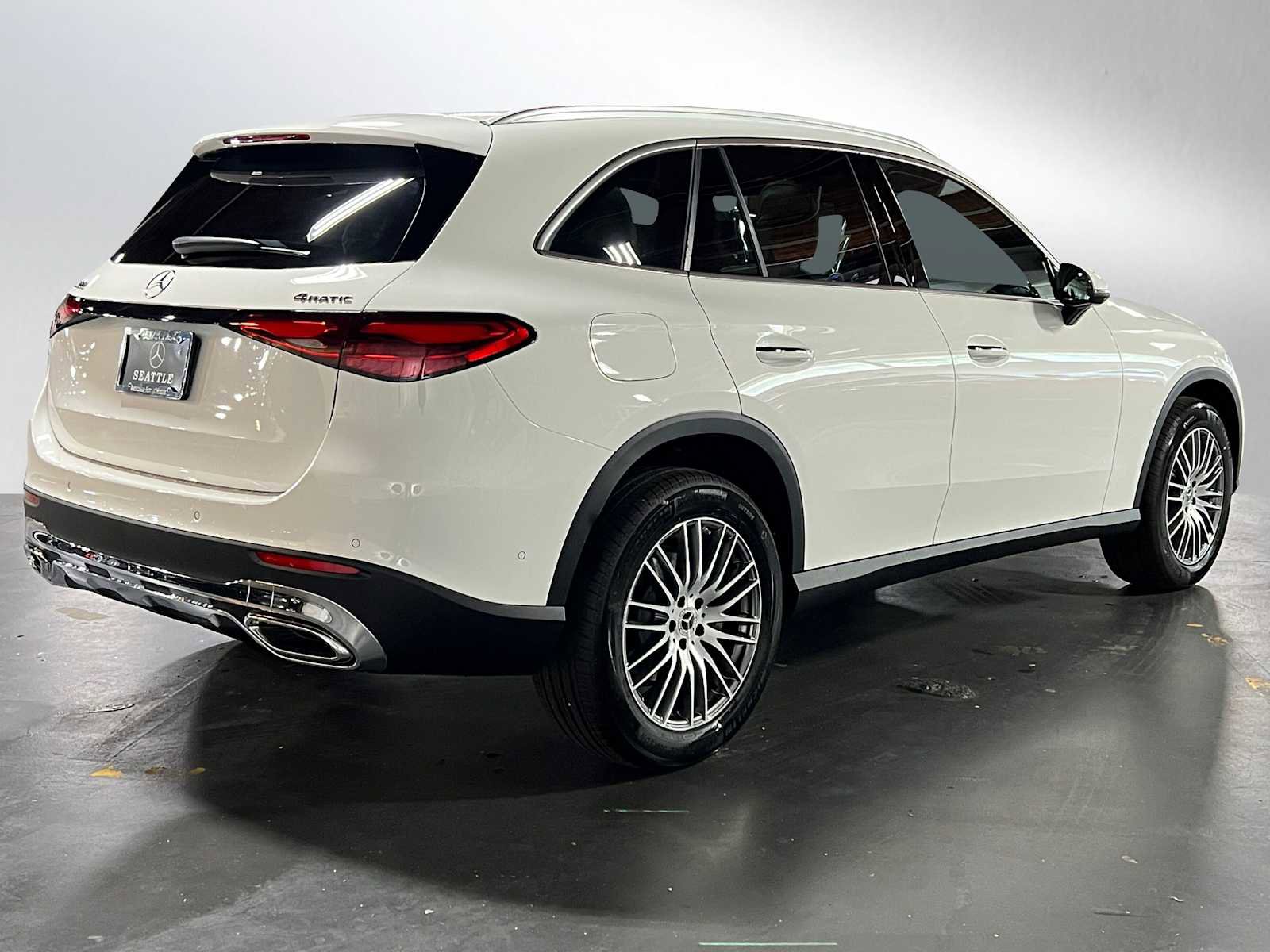 Used 2025 Mercedes-Benz GLC 300 4MATIC image 5