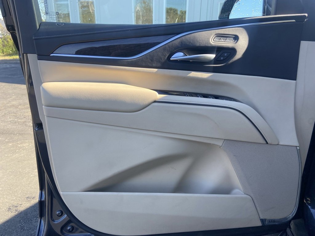 Used 2023 Cadillac Escalade Premium Luxury w/ Performance Package image 7