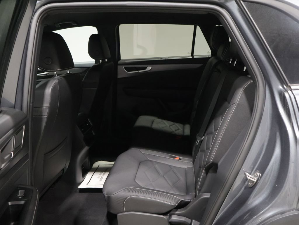 Used 2025 Volkswagen Atlas Cross Sport SE image 16