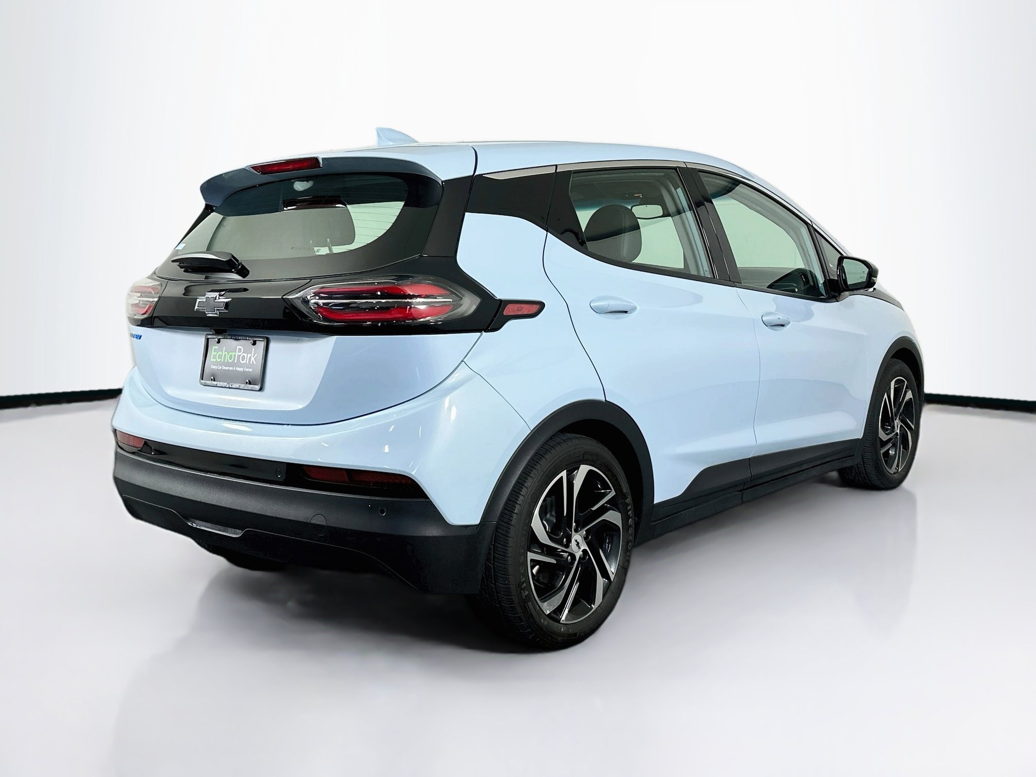 Used 2023 Chevrolet Bolt LT w/ Infotainment Package FWD image 9
