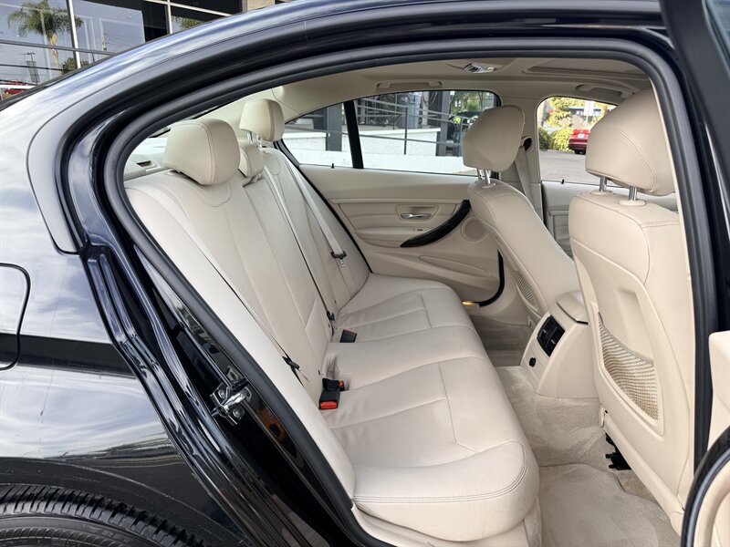 Used 2012 BMW 328i Sedan RWD image 27