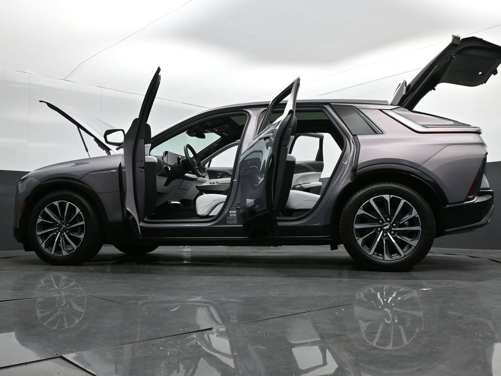 Used 2024 Cadillac Lyriq Sport AWD/4WD image 35