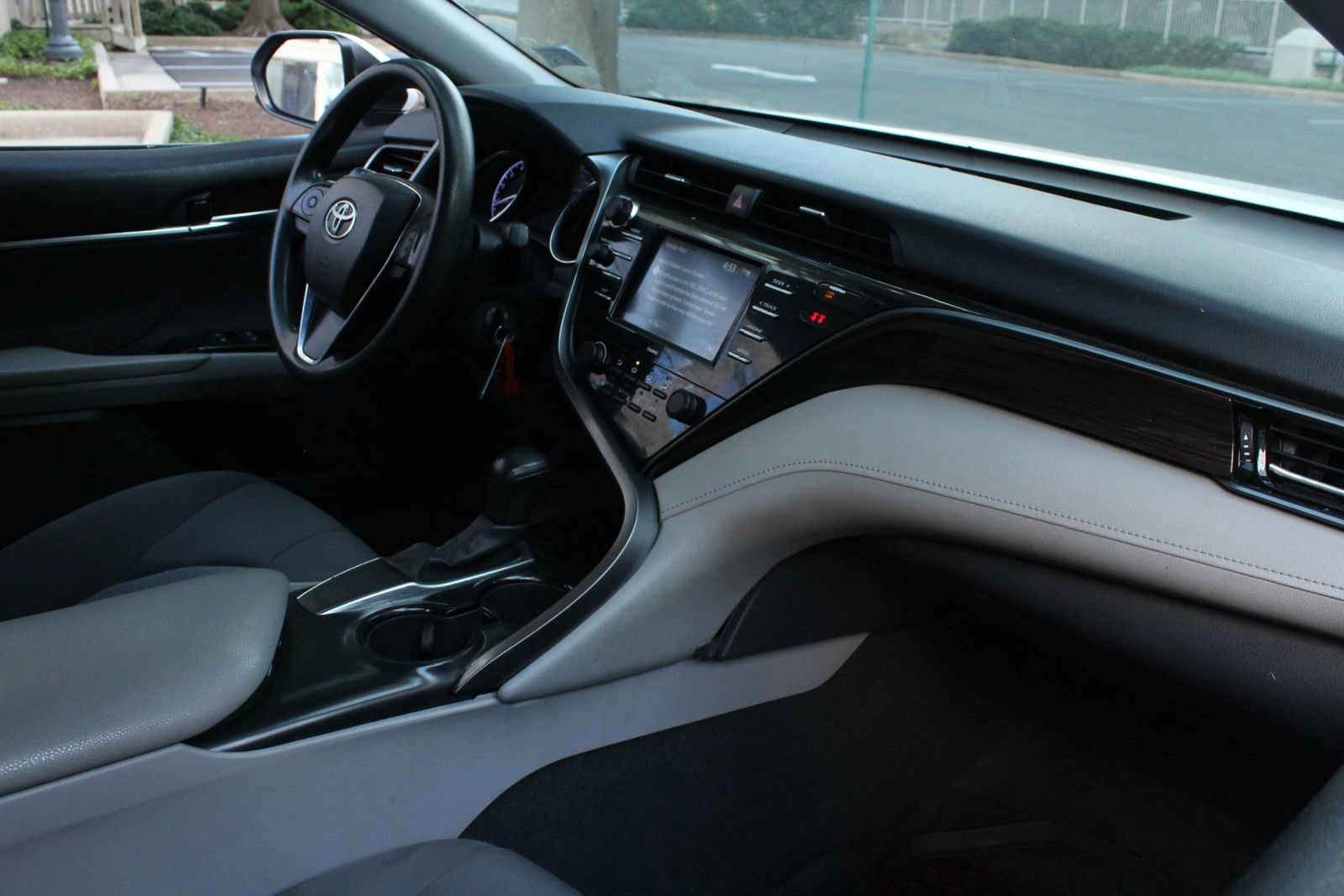 Used 2020 Toyota Camry LE FWD image 22
