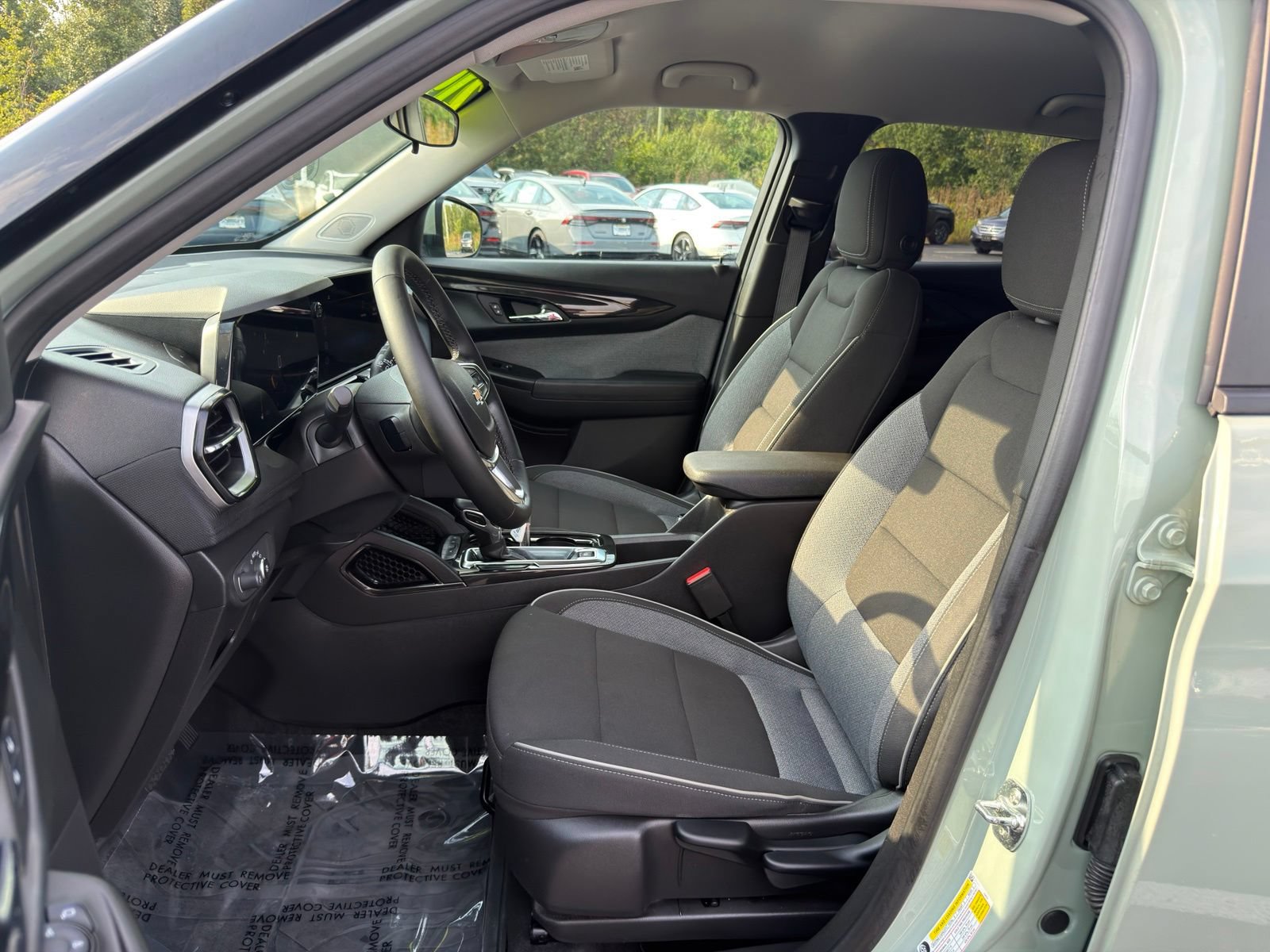 Used 2025 Chevrolet TrailBlazer LT w/ LT Cold Weather Package FWD image 11