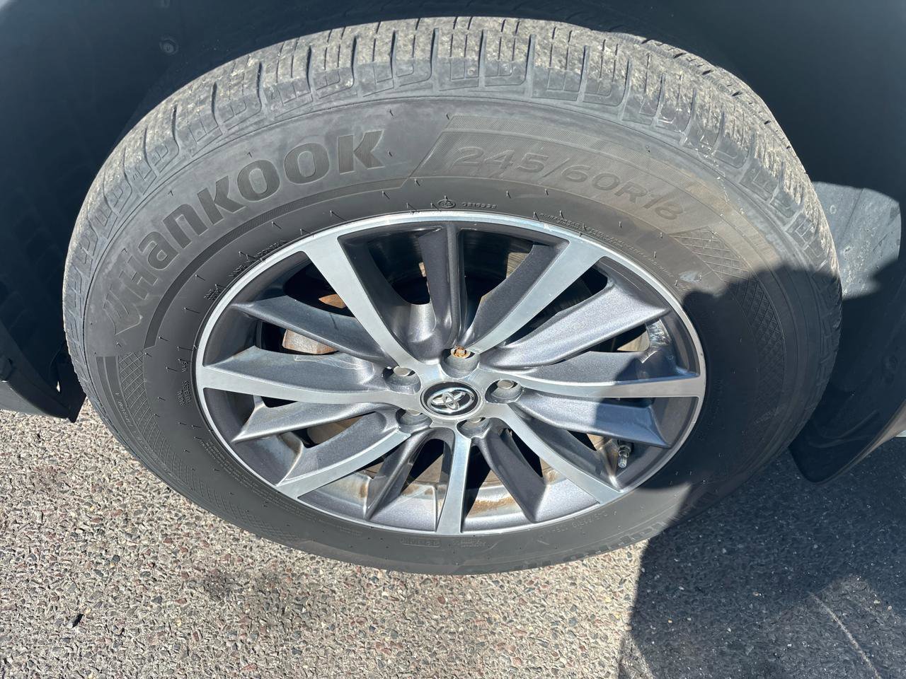 Used 2017 Toyota Highlander XLE image 24