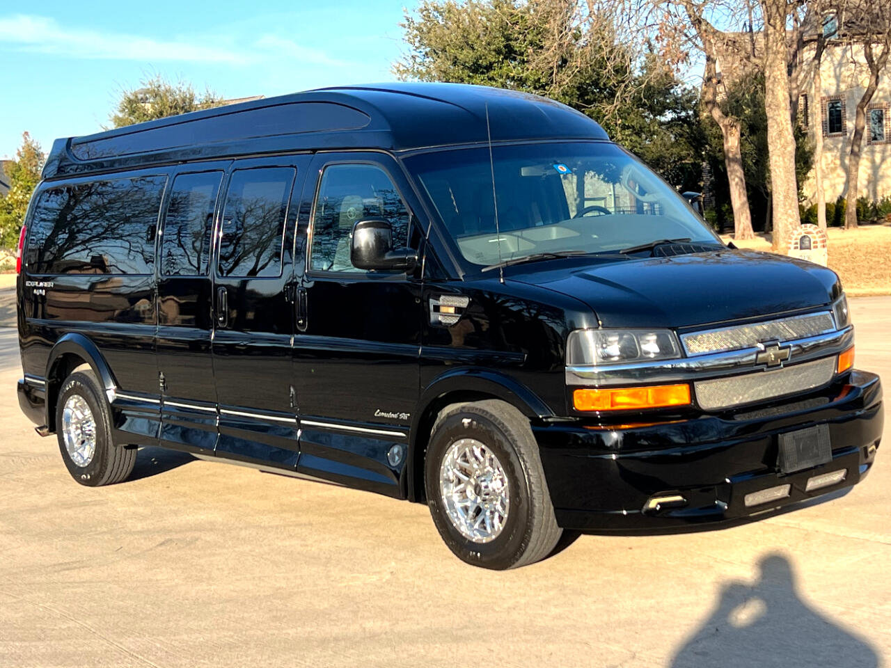 Used 2017 Chevrolet Express 2500 Extended image 10
