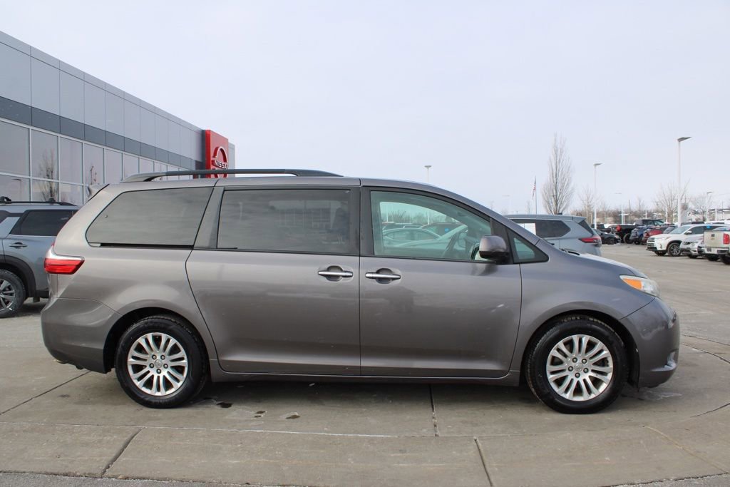 Used 2015 Toyota Sienna XLE Premium image 6