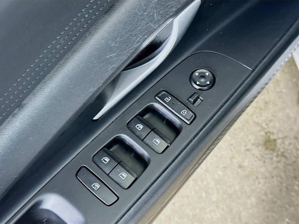 Used 2024 Hyundai Elantra SEL image 20