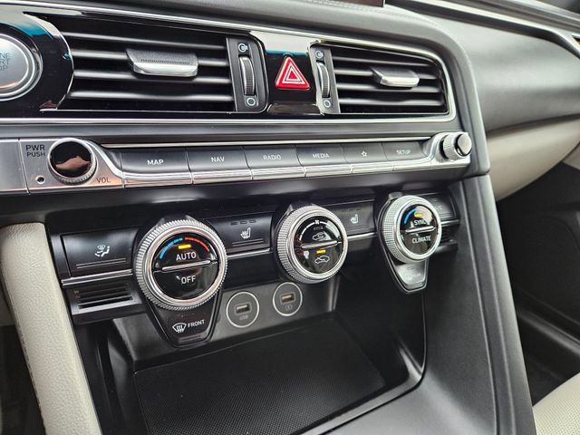 Used 2023 Genesis G70 2.0T image 28