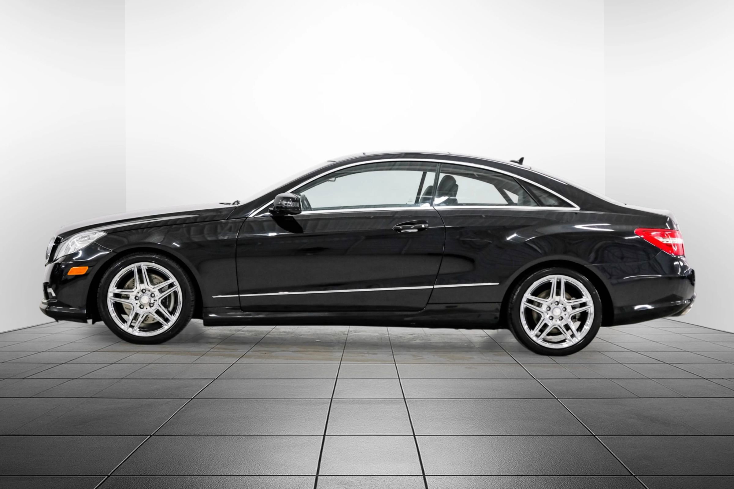 Used 2011 Mercedes-Benz E 550 Coupe image 12