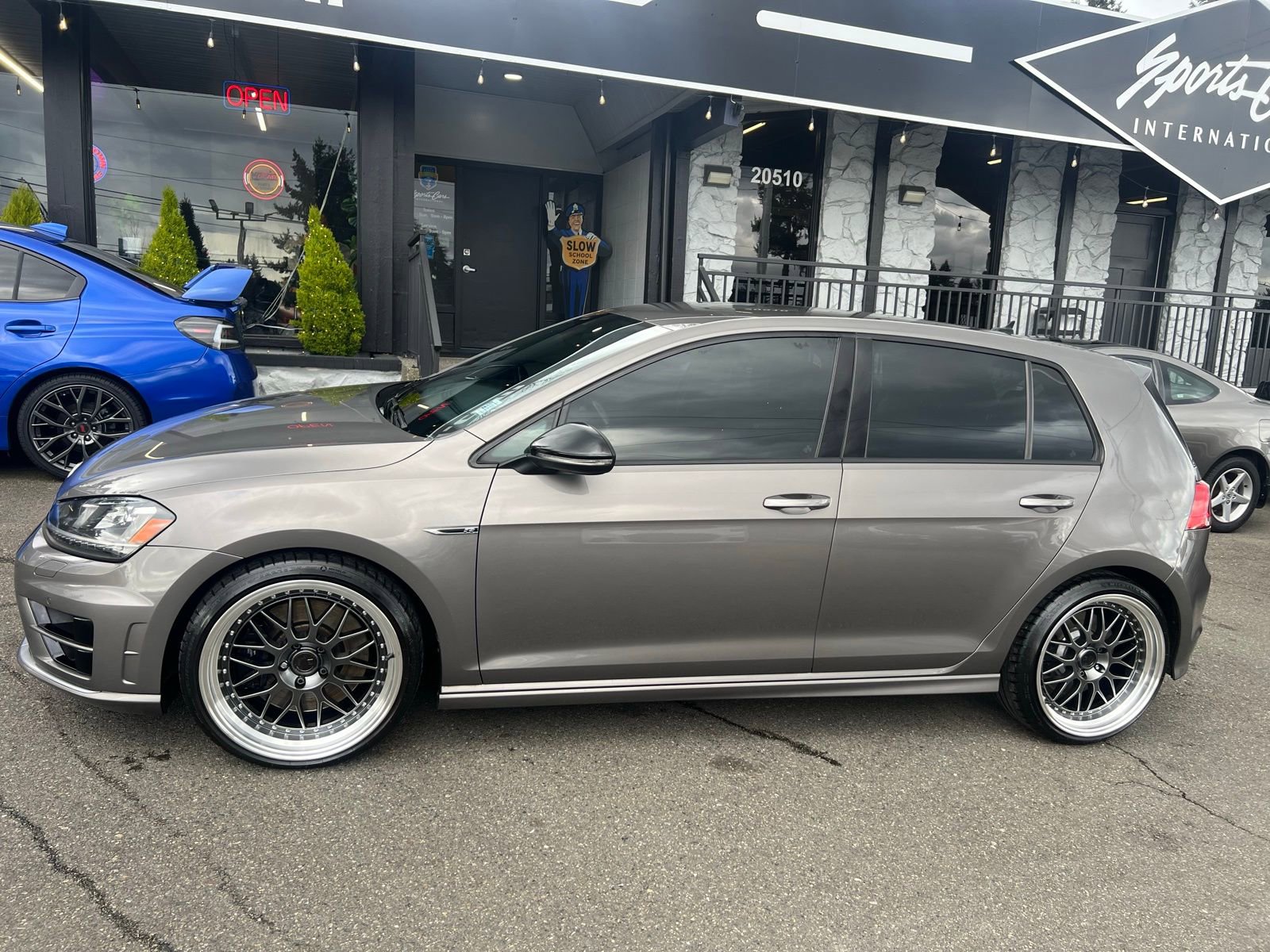 Used 2017 Volkswagen Golf R 4-Door AWD/4WD image 2