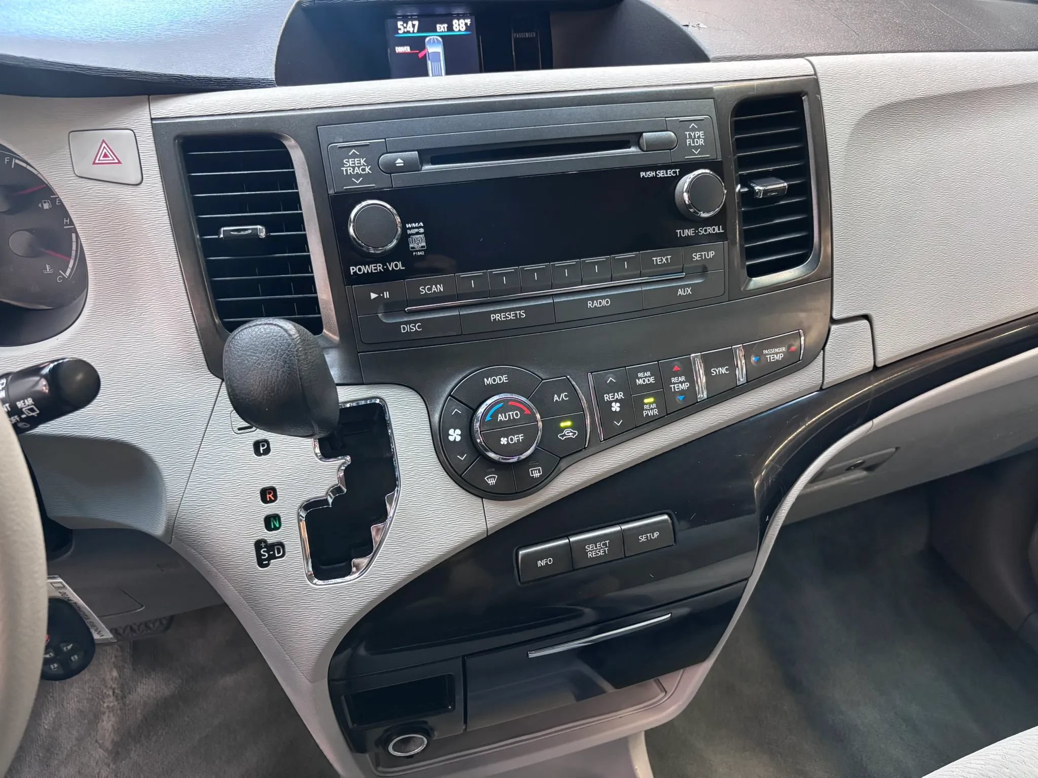 Used 2014 Toyota Sienna LE FWD image 16