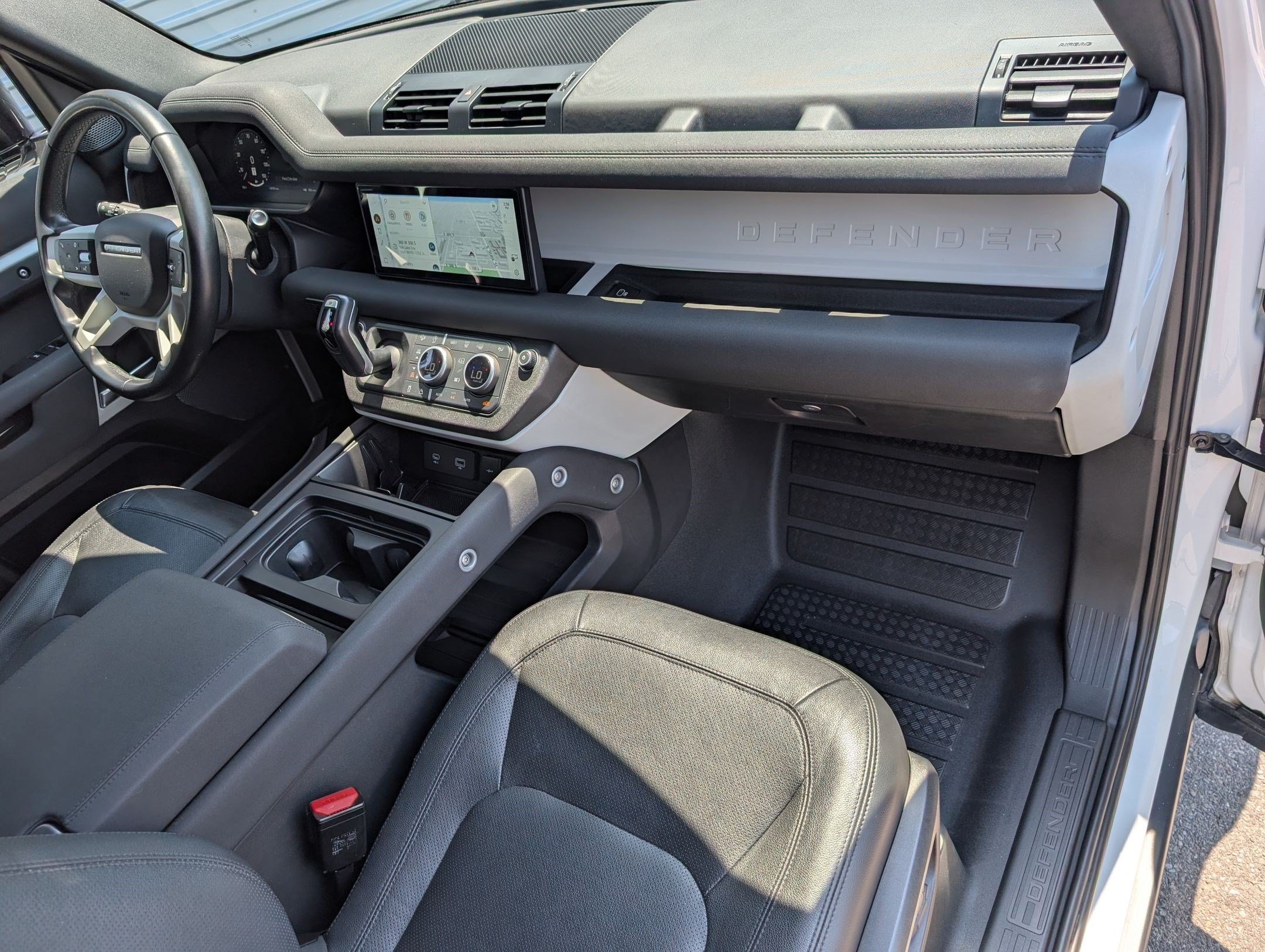 Used 2023 Land Rover Defender 110 S AWD/4WD image 34