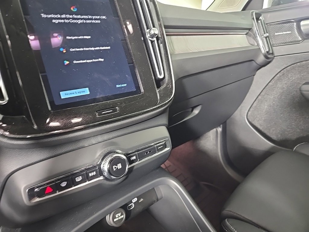 Certified 2024 Volvo XC40 B5 Plus w/ Protection Package Premier image 26