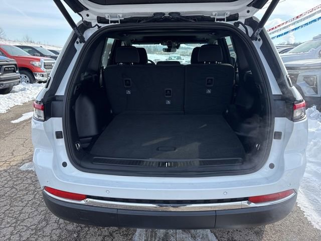 Used 2025 Jeep Grand Cherokee Laredo X w/ Luxury Tech Group I image 24