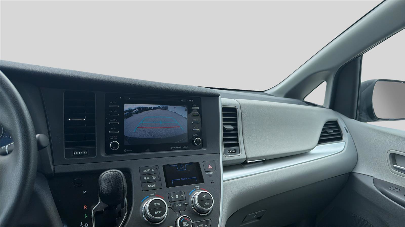 Used 2020 Toyota Sienna LE FWD image 12
