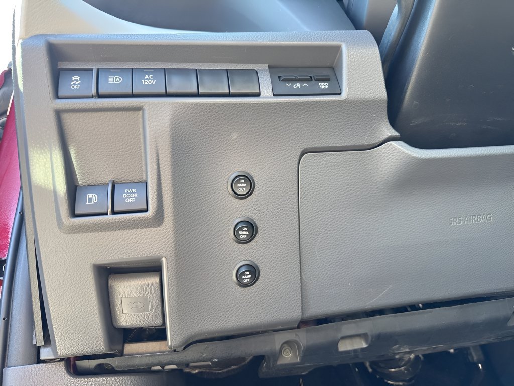 Used 2024 Toyota Sienna XSE w/ XSE Plus Package AWD/4WD image 30