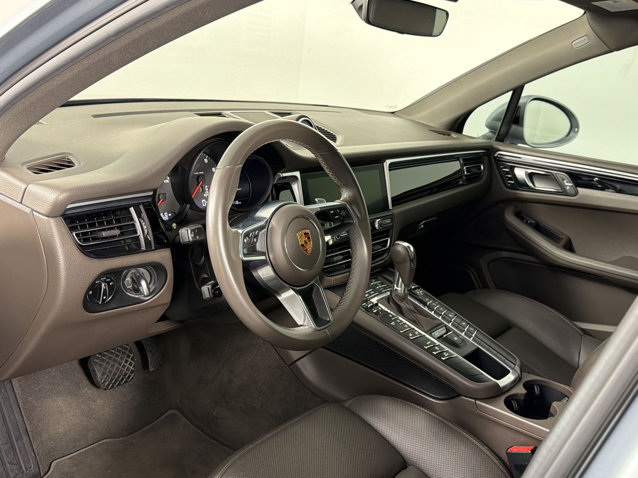 Used 2019 Porsche Macan AWD/4WD image 4